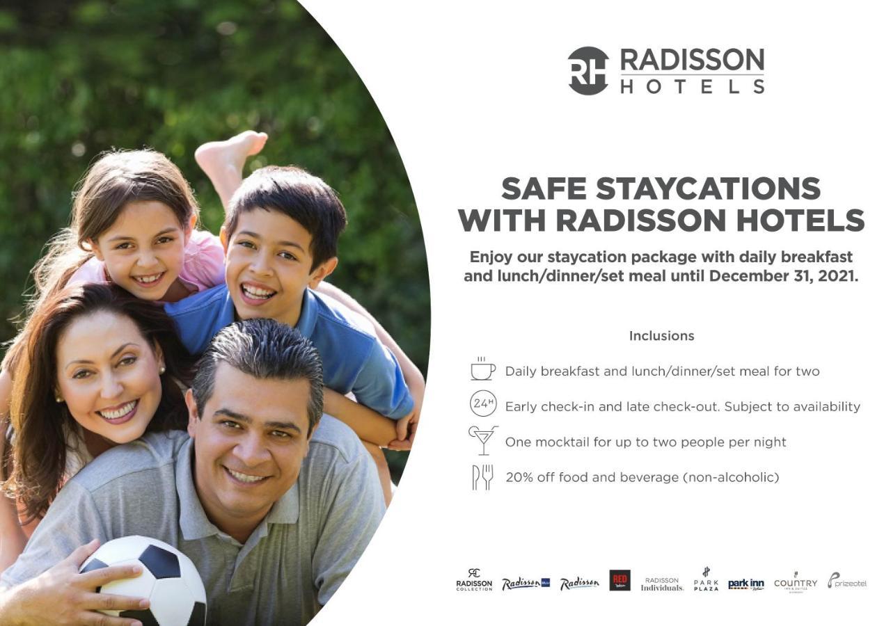 Radisson Blu Hotel, Велика Нойда Екстер'єр фото A Radisson Hotels advertisement