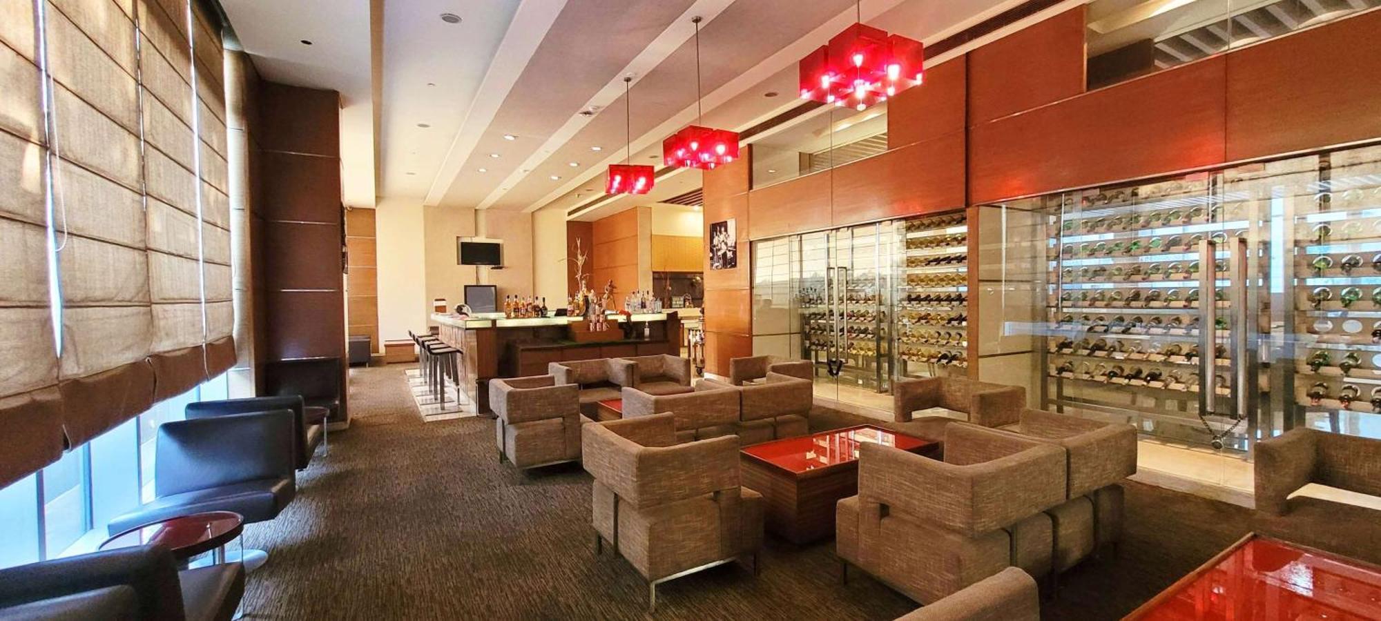 Radisson Blu Hotel, Велика Нойда Екстер'єр фото The lounge at the airport