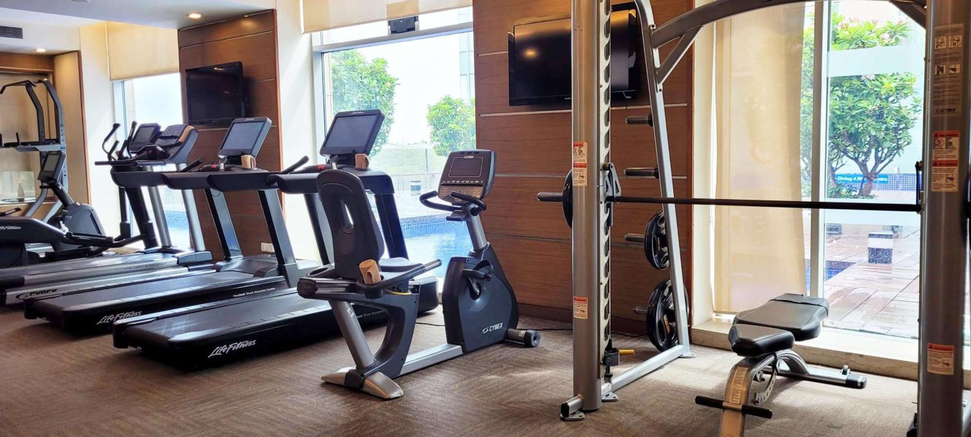 Radisson Blu Hotel, Велика Нойда Екстер'єр фото A gym at a hotel