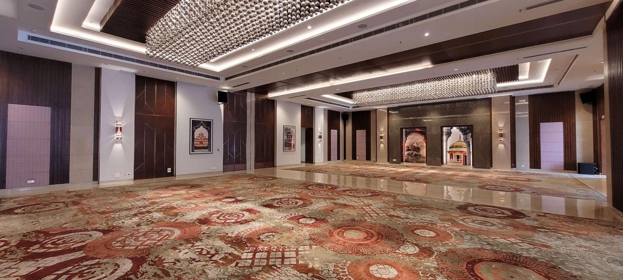 Radisson Blu Hotel, Велика Нойда Екстер'єр фото The lobby of the hotel