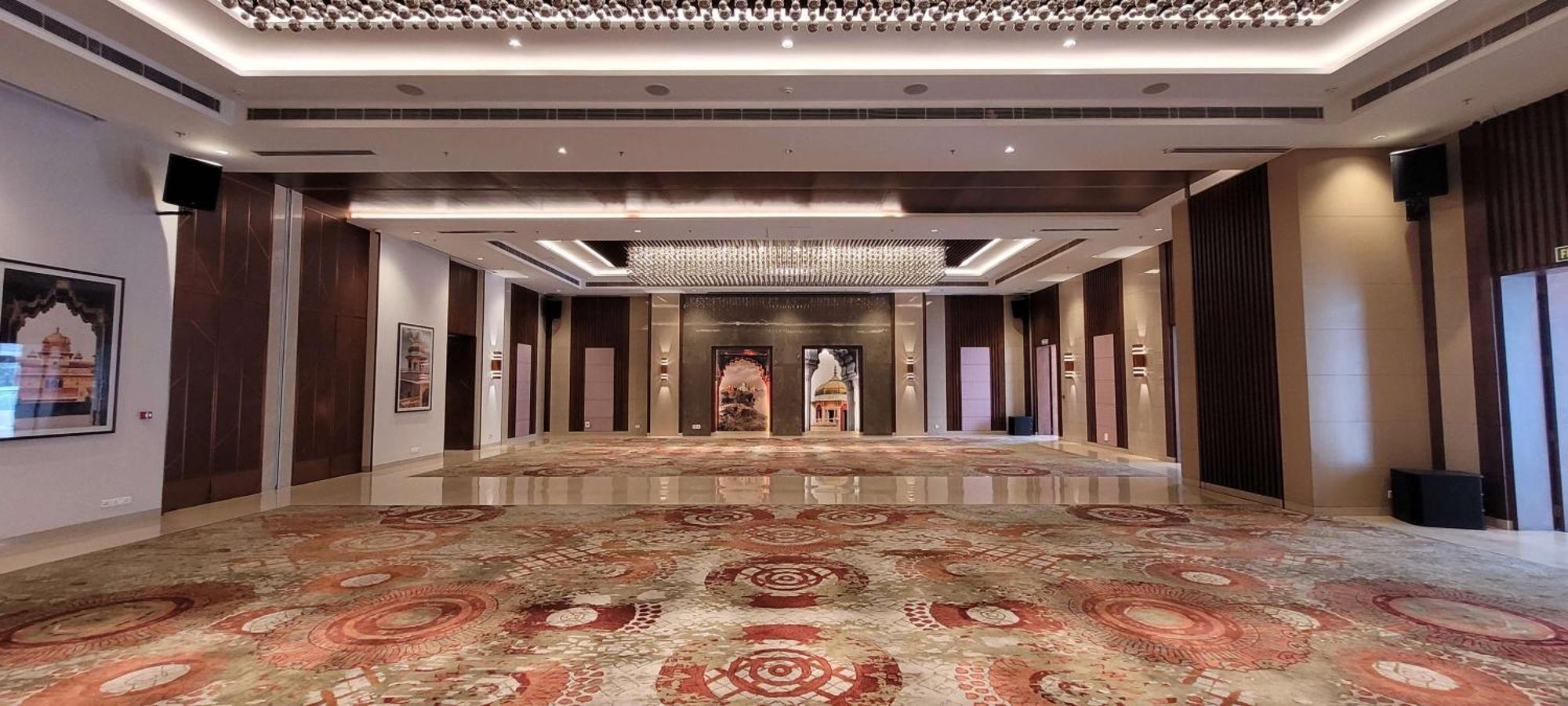 Radisson Blu Hotel, Велика Нойда Екстер'єр фото The lobby of the hotel