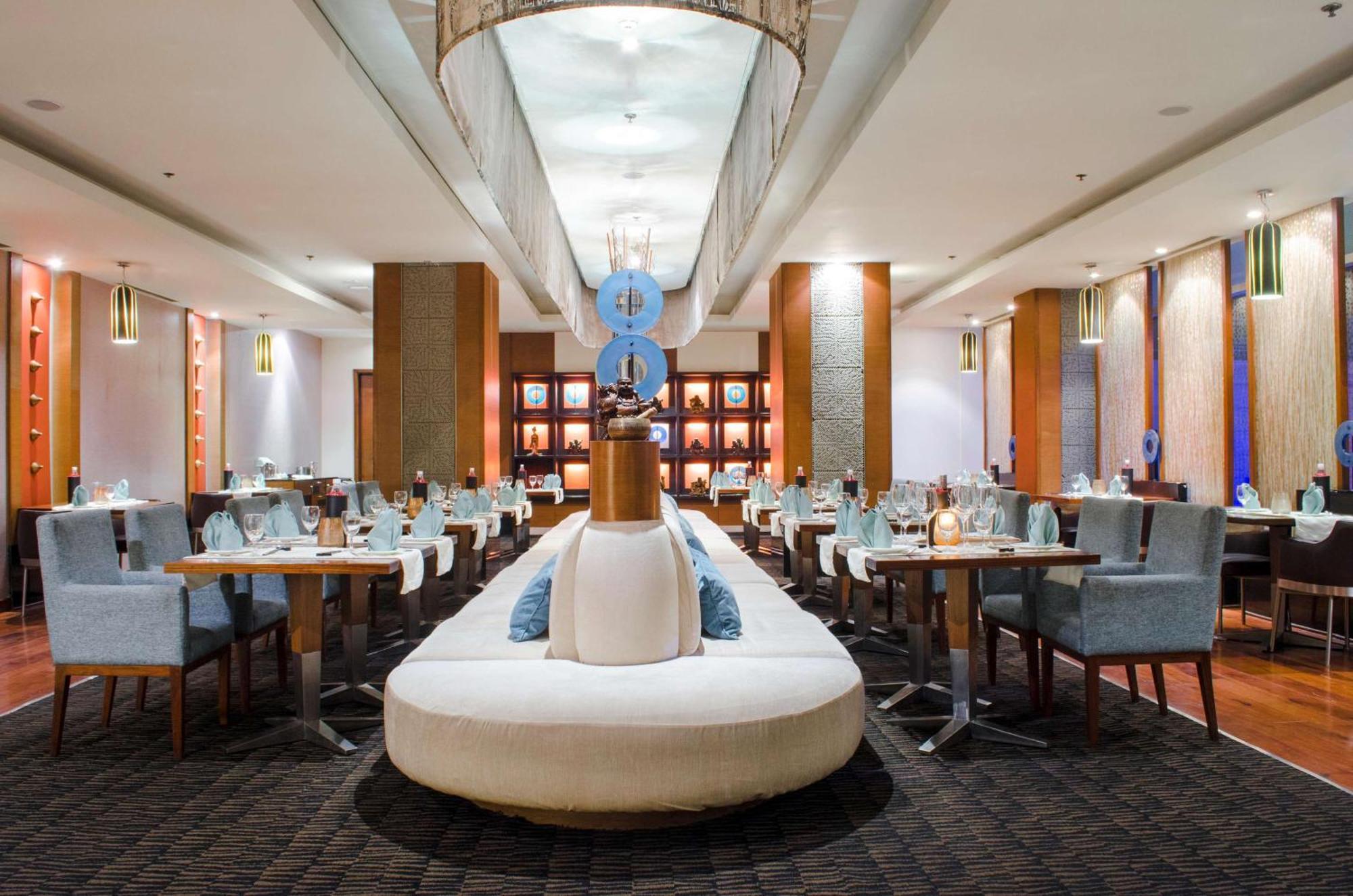 Radisson Blu Hotel, Велика Нойда Екстер'єр фото The restaurant