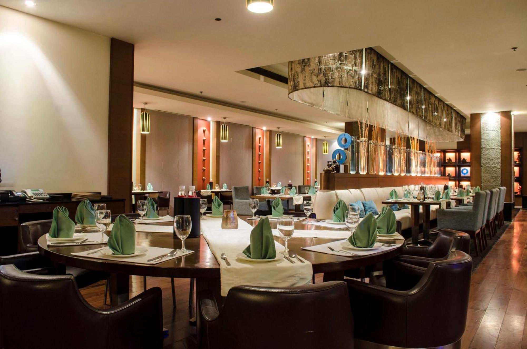 Radisson Blu Hotel, Велика Нойда Екстер'єр фото The restaurant