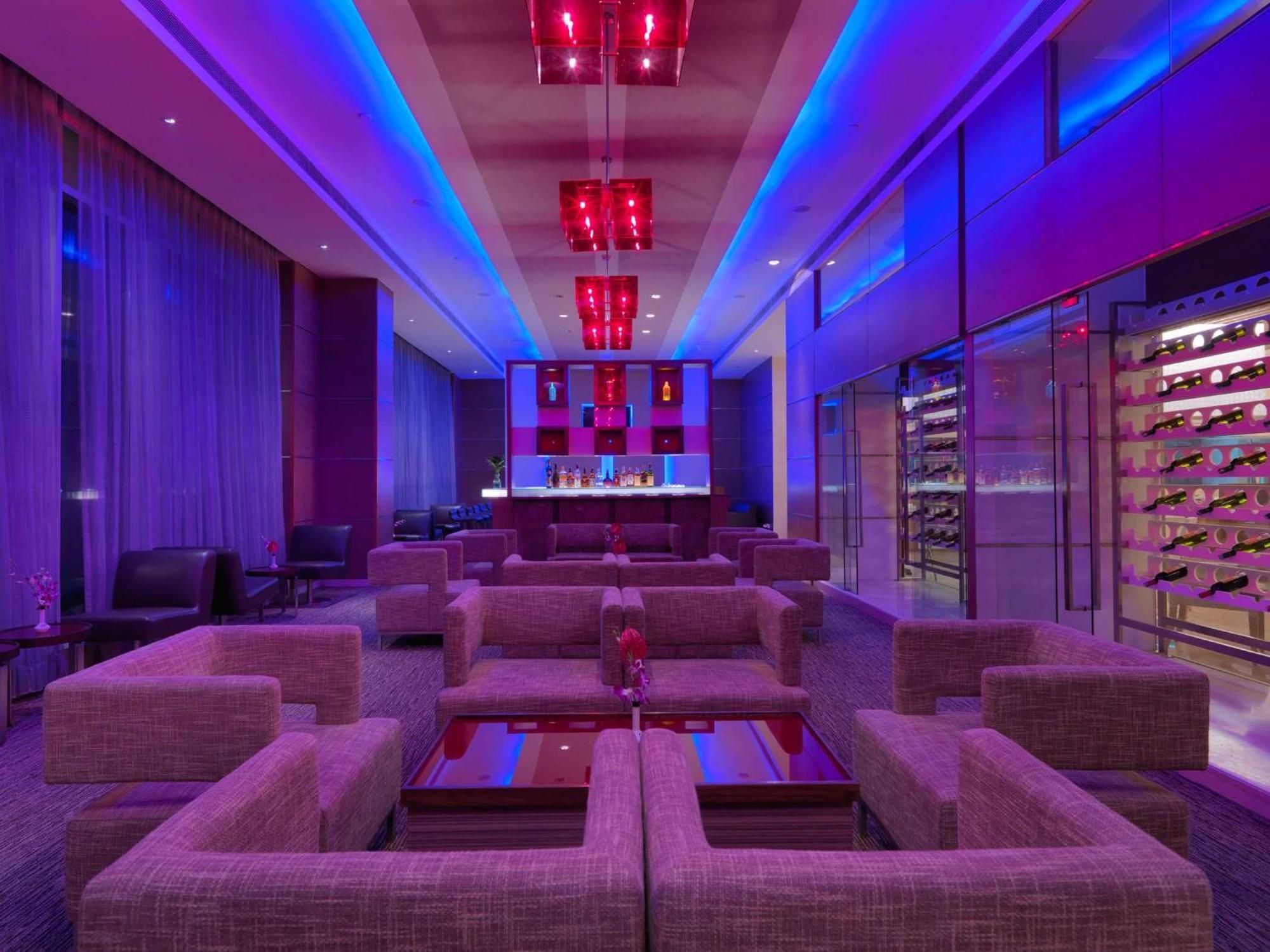 Radisson Blu Hotel, Велика Нойда Екстер'єр фото The bar at the 101 lounge
