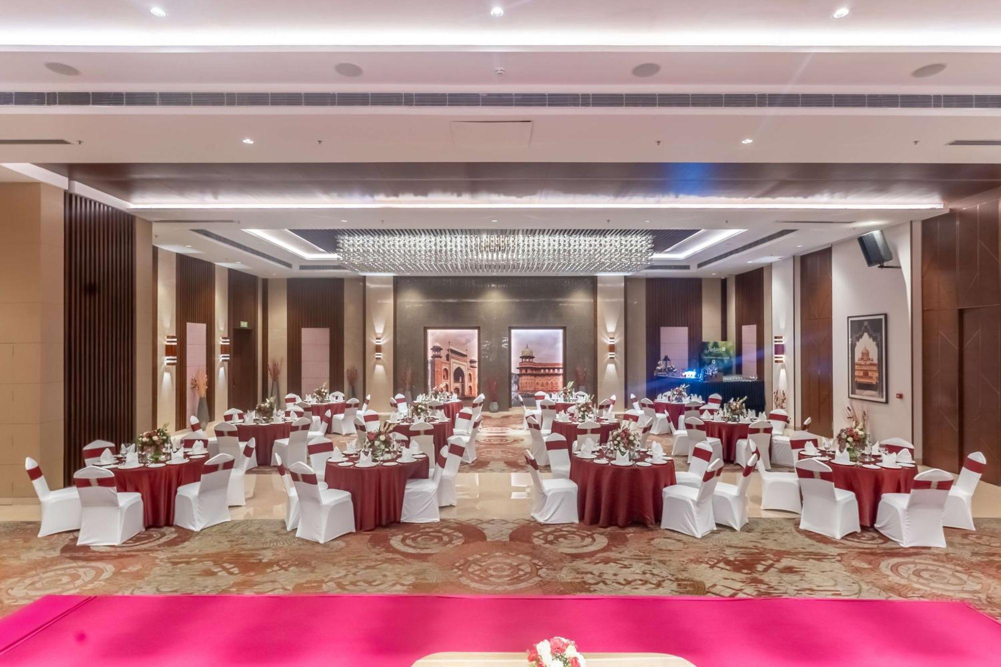 Radisson Blu Hotel, Велика Нойда Екстер'єр фото The Grand Ballroom