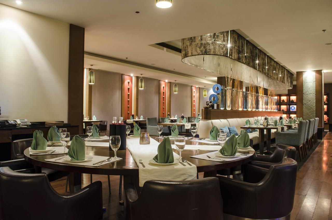 Radisson Blu Hotel, Велика Нойда Екстер'єр фото The restaurant