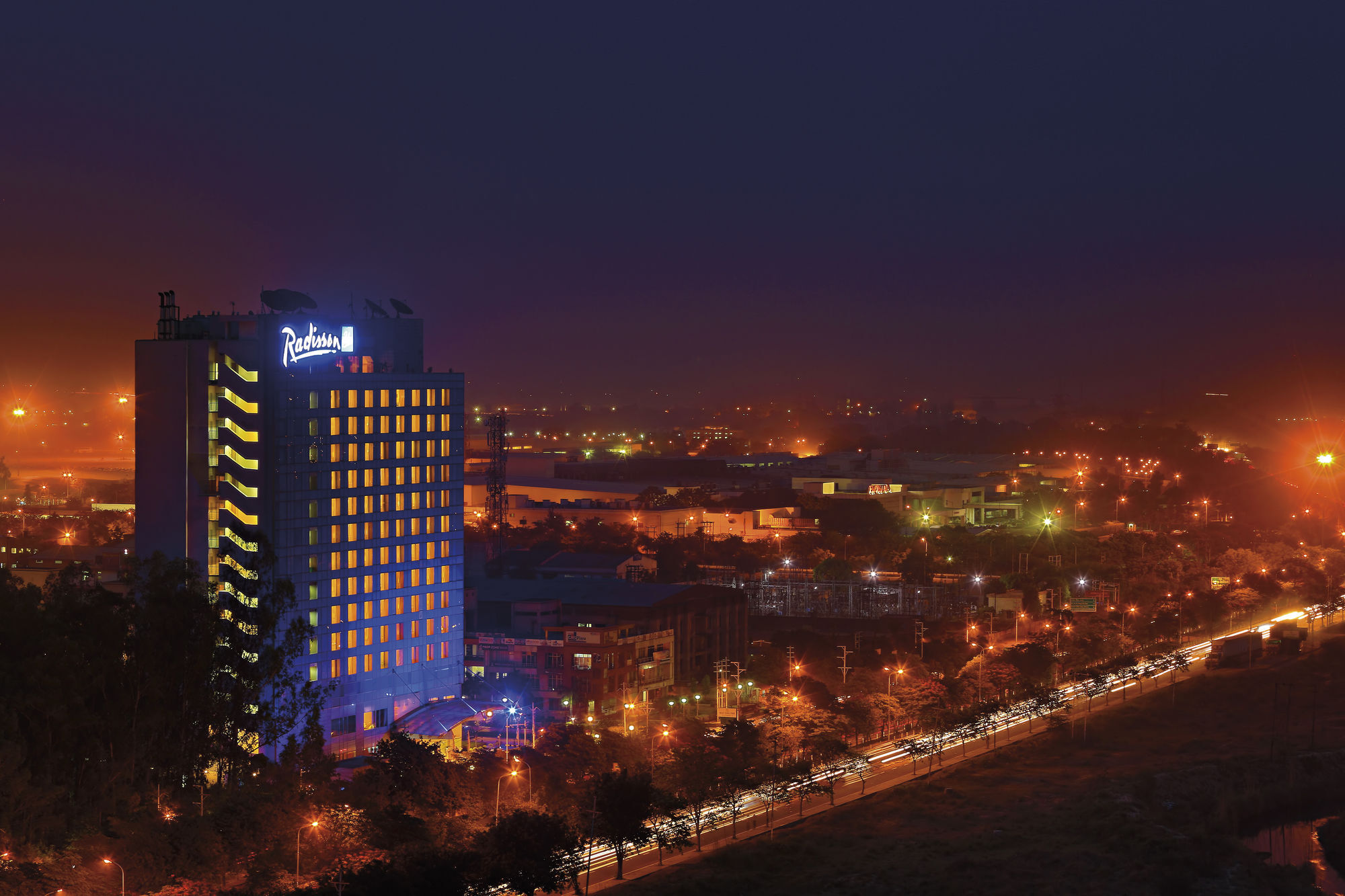 Radisson Blu Hotel, Велика Нойда Екстер'єр фото Park Inn, Casablanca